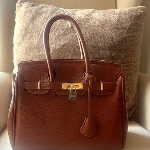 Elegant Brown  Handbag